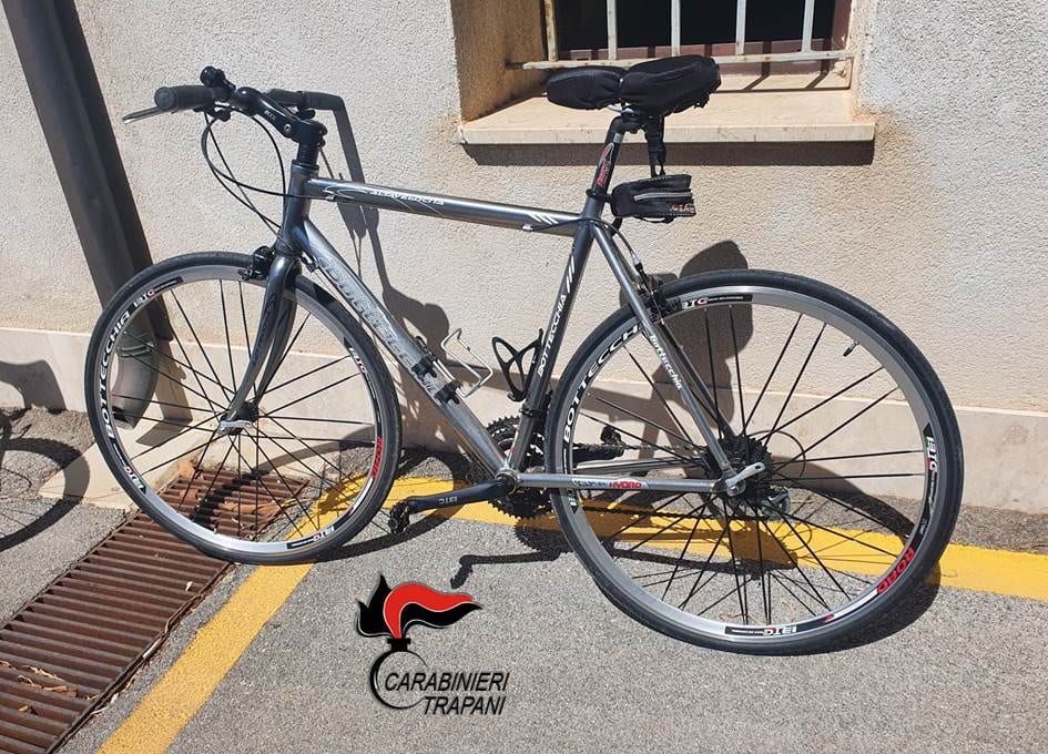 Rubava di tutto a bordo di una biciletta. Carabinieri di Marsala fermano ladro