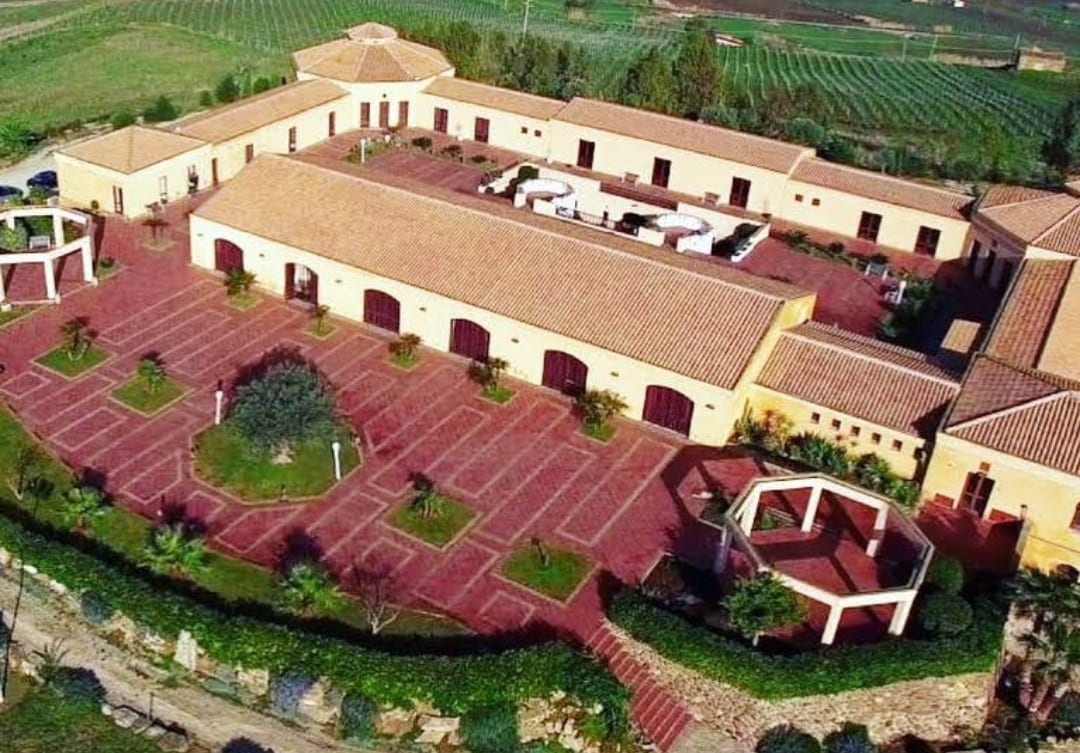 Stava asportando forno industriale da sala-banchetti. Fermato partinicese