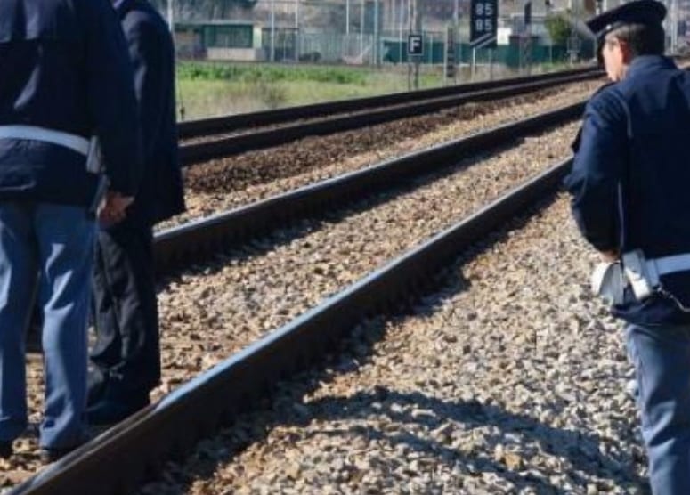 Controlli a tappeto della PolFer. Ragazzi a giocare pericolosamente sui binari