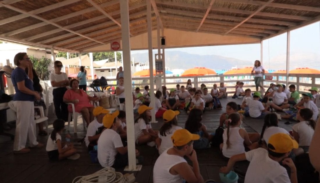 Inizio della scuola e rispetto dell’ambiente. Tolti rifiuti dalla spiaggia di Balestrate