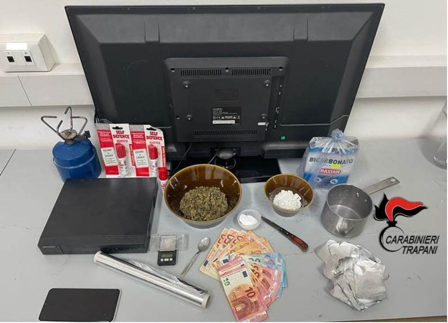 Era diventata un deposito di droga, perquisita un'abitazione nel rione "San Giuliano" a Erice