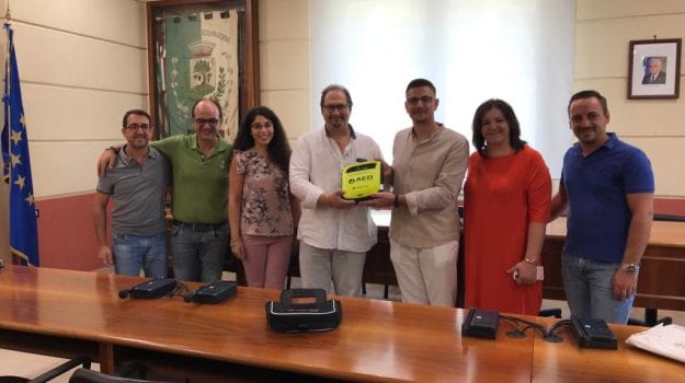 Matrimonio, festa ma anche donazione. Un defibrillatore per Buseto Palizzolo