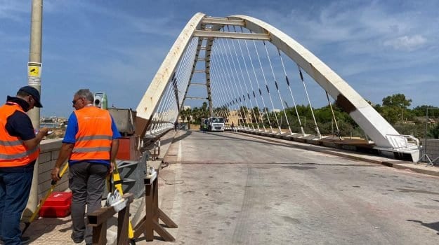 Ponte sul fiume "Arena" di Mazara del Vallo, riapertura dopo oltre un anno. Una sola corsia percorribile fino al 6 dicembre