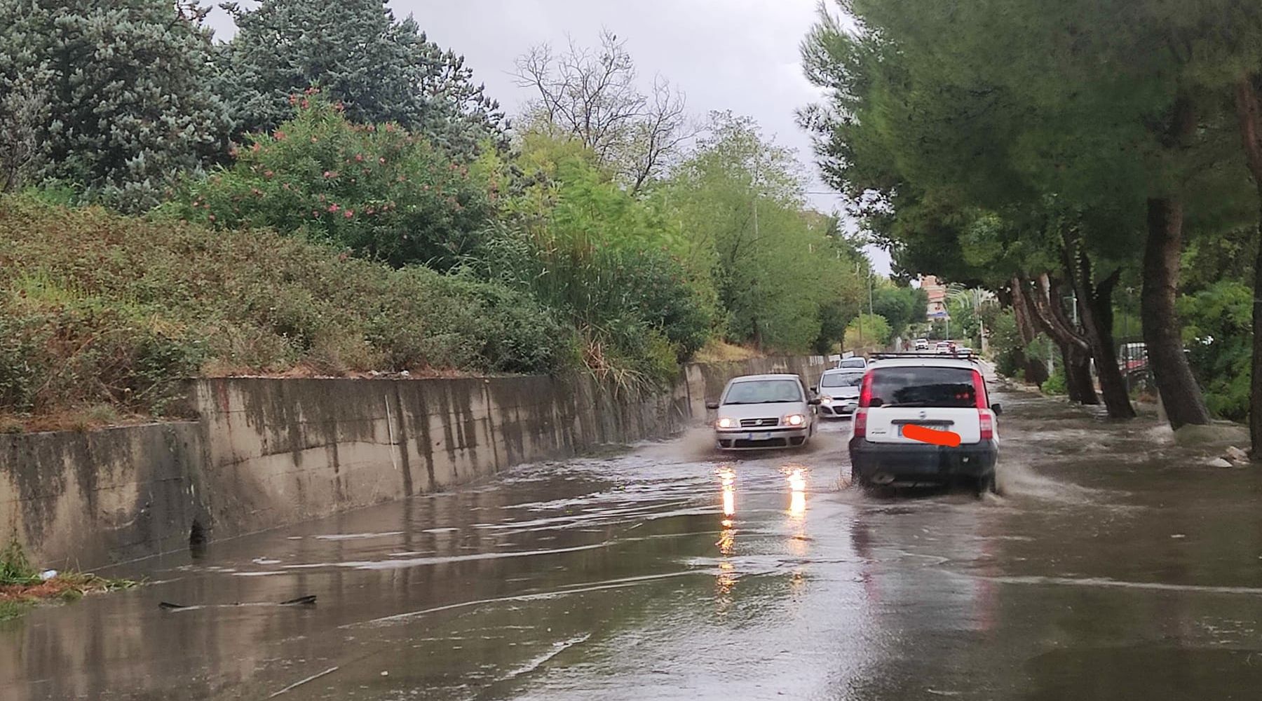 Alluvione e disagi a Partinico, una donna e pulmino con disabili rimasti intrappolati