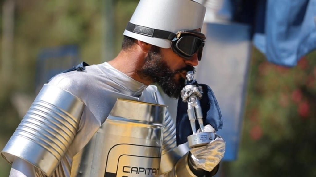 'Capitan Acciaio' per far scoprire i vantaggi della differenziata e del riciclo