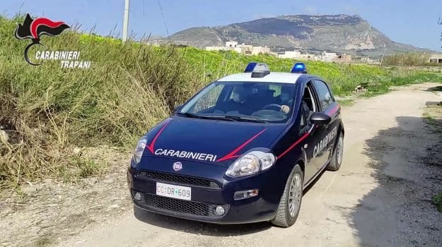 Abbandono del neonato a Paceco, indagini in corso. Verifiche su tre automobili