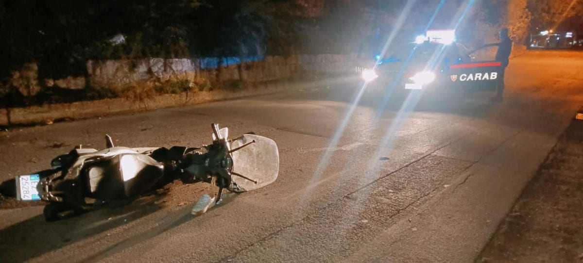 Moto contro palo a Partinico, muore conducente di 17 anni. Gravissimo passeggero