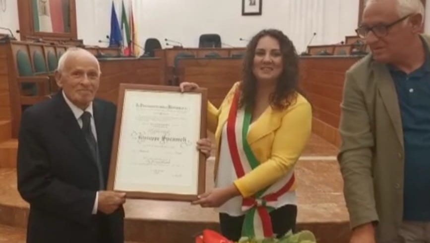 Ufficiale dei Cavalieri dello Stato, onorificenza a Giuseppe Sucameli. Assente solo giunta di Alcamo