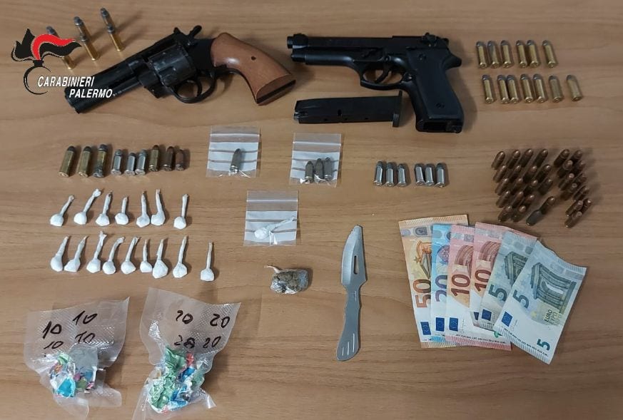 Detenzione ai fini di spaccio e porto abusivo di armi, arresto a Borgetto. Denunciato il passeggero