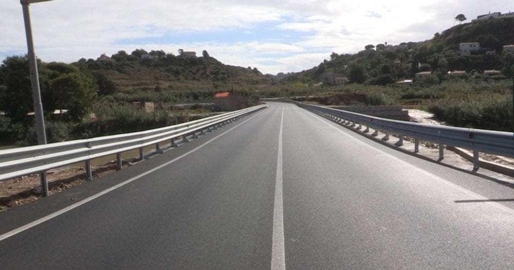 Lavori rapidissimi, transito sul ponte riaperto. Al lavoro comune di Castellammare