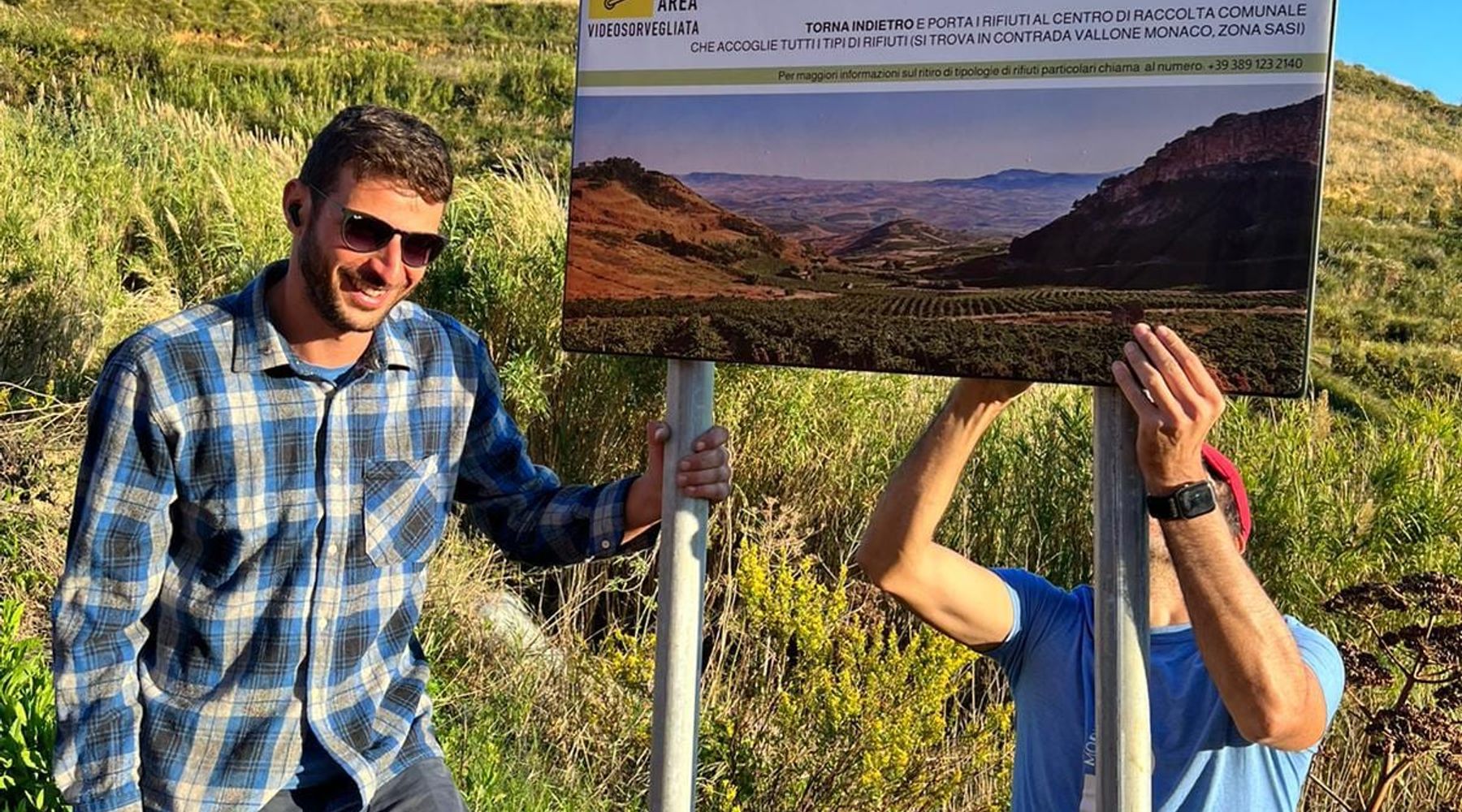 Monte Bonifato di Alcamo, discariche a “San Nicola”. Comitato installa cartelli e dialoga con Comune