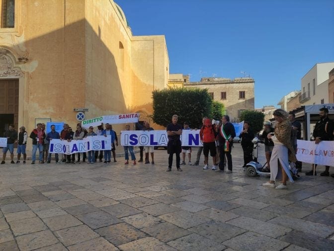 "Isolani sì, isolati no", protesta dei commercianti di Favignana contro i tagli corse aliscafi