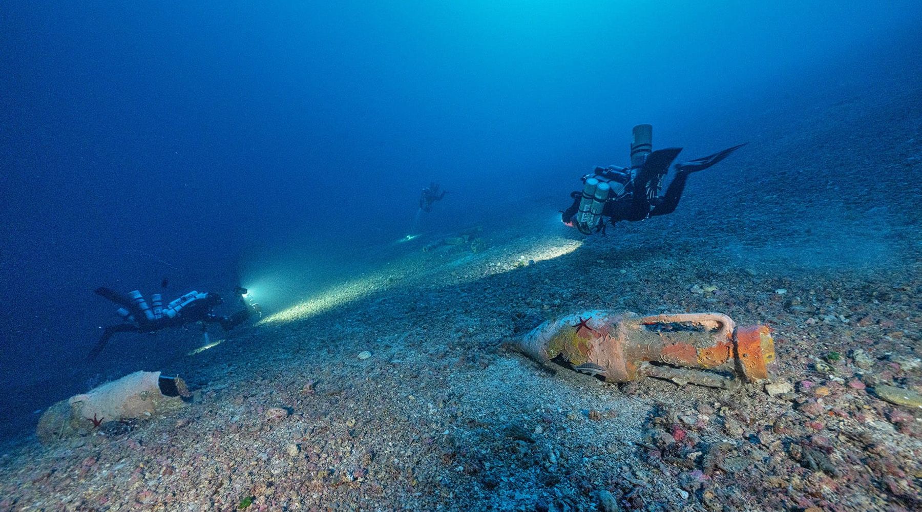 Oltre 300 anfore puniche sul fondale di Pantelleria, ritrovati oggetti del tesoretto