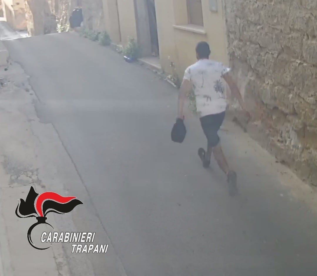 Scippo e rapina in centro, arrestato ventitreenne di Castellammare del Golfo