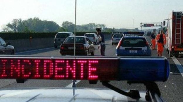 Incidente tra due auto sull'A29 Palermo - Mazara, ferite due persone a bordo