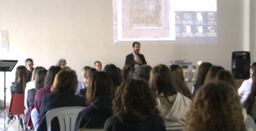 "Se Dio non merita un quadro", mons. Palmeri presenta libro ai liceali