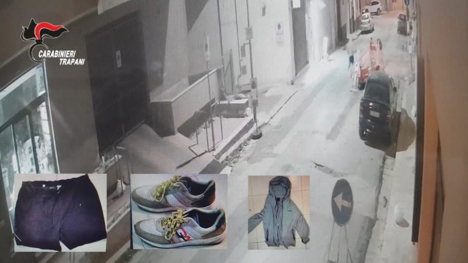 A fuoco escavatore in via Sac. Ruvolo ad Alcamo, pregiudicato incastrato da video