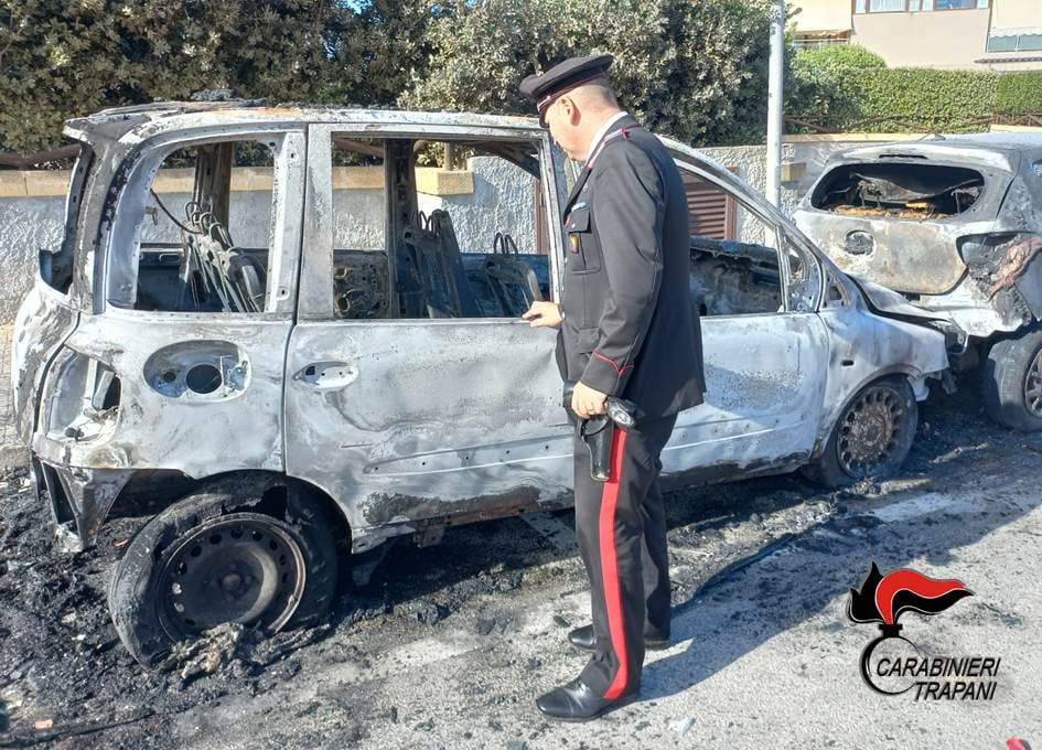Incendi ad autovetture a Marsala, indagini in corso. Una dei due è di origine dolosa