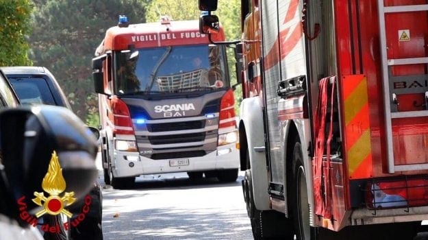 Incendio a Villagrazia di Carini, a fuoco un oleificio. Forse, un cortocircuito