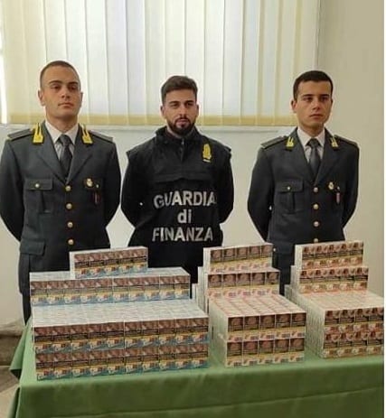 Contrabbando di sigarette, sequestrate 85 stecche a Trapani. Denunciato uomo di 47 anni