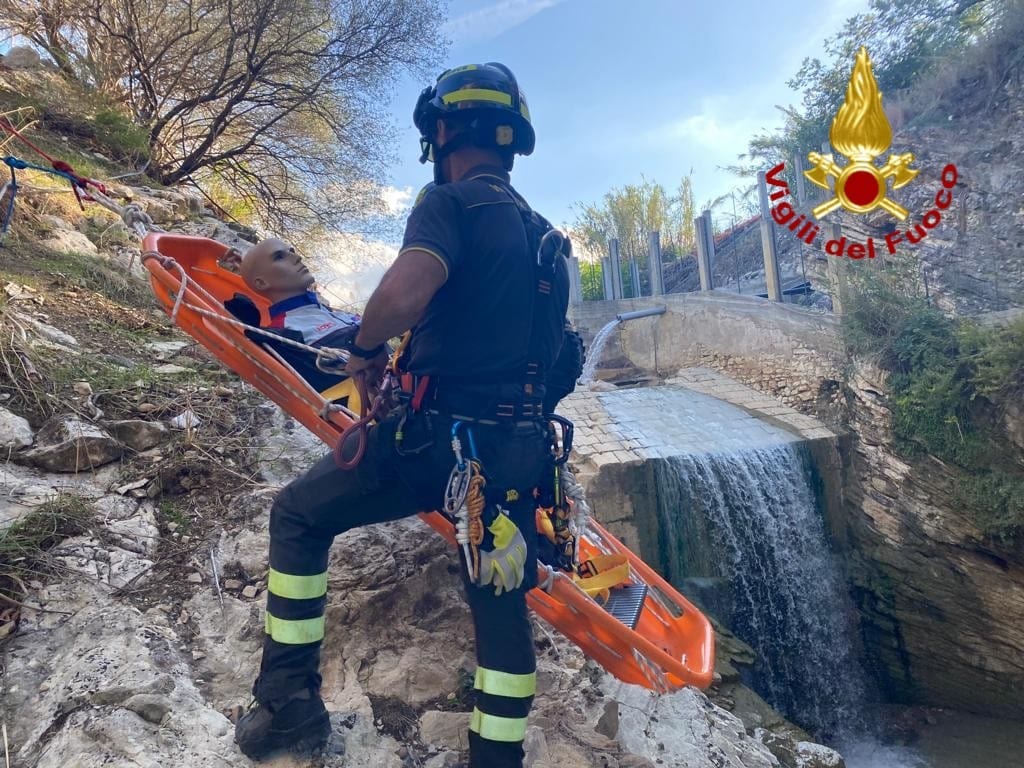 Addestramento vigili del fuoco del SAF alle terme segestane. Quattro giornate anche per altri nuclei
