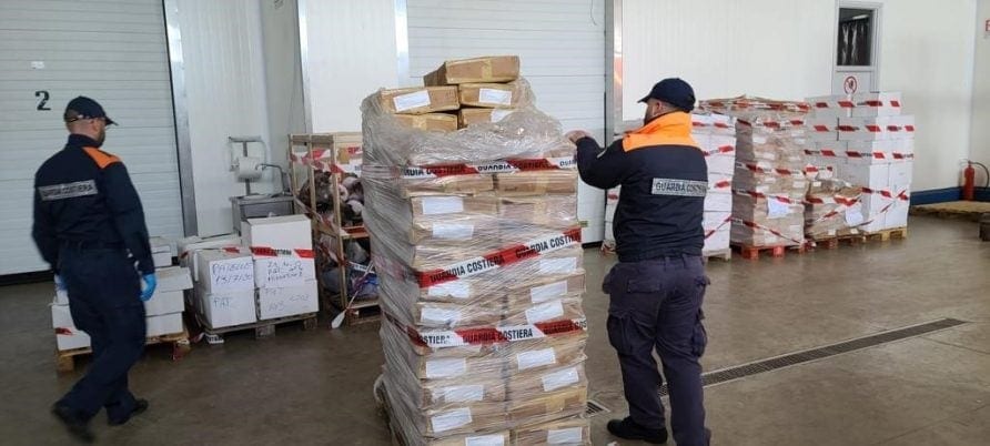 Commercio abusivo di pesce a Mazara del Vallo, sequestrati altri 120 kg di prodotti ittici