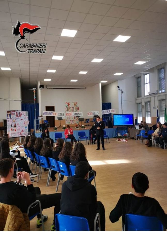 Droga, bullismo e violenza di genere. I carabinieri a lezione nelle scuole di Mazara e Salemi