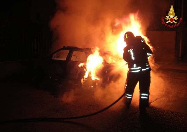Raffica di auto bruciate, dopo Marsala, anche a Castelvetrano. Indagini in corso