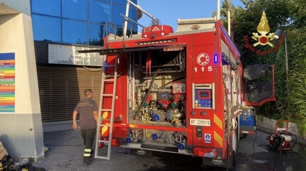 Incendio in un appartamento a Capaci, danni da svariate migliaia di euro
