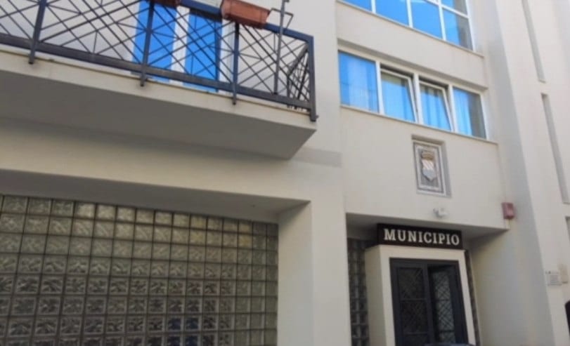 Conti in ‘rosso’ al comune di Balestrate ma incarico (5.000 euro) a ex dirigente per formare il personale