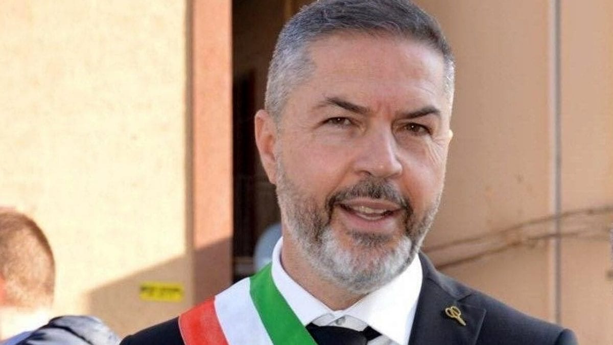 Corruzione e falsità, divieto di dimora al sindaco di Giardinello. Indagato pure Ciuro