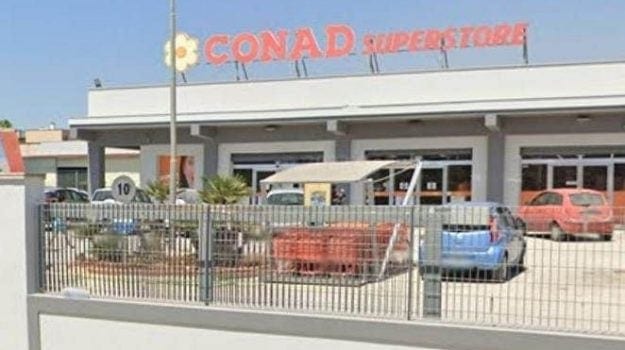 Sfondate le saracinesche e rubati i soldi, furto al Conad di Mazara del Vallo. Indagini in corso