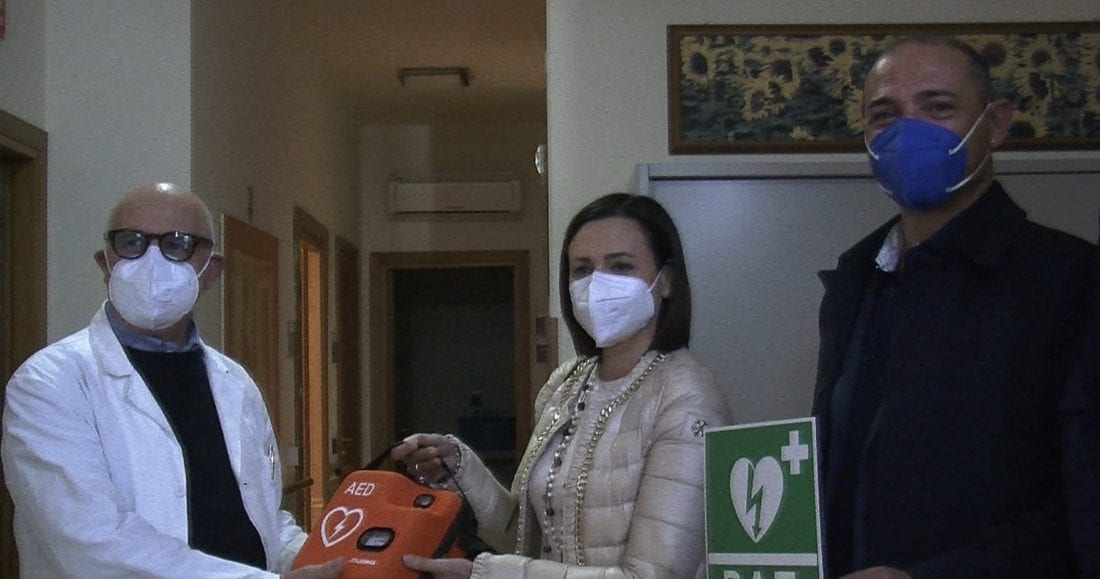 Noto imprenditore marsalese dona defibrillatori alle RSA del territorio. Uno anche ad Alcamo (VIDEO)
