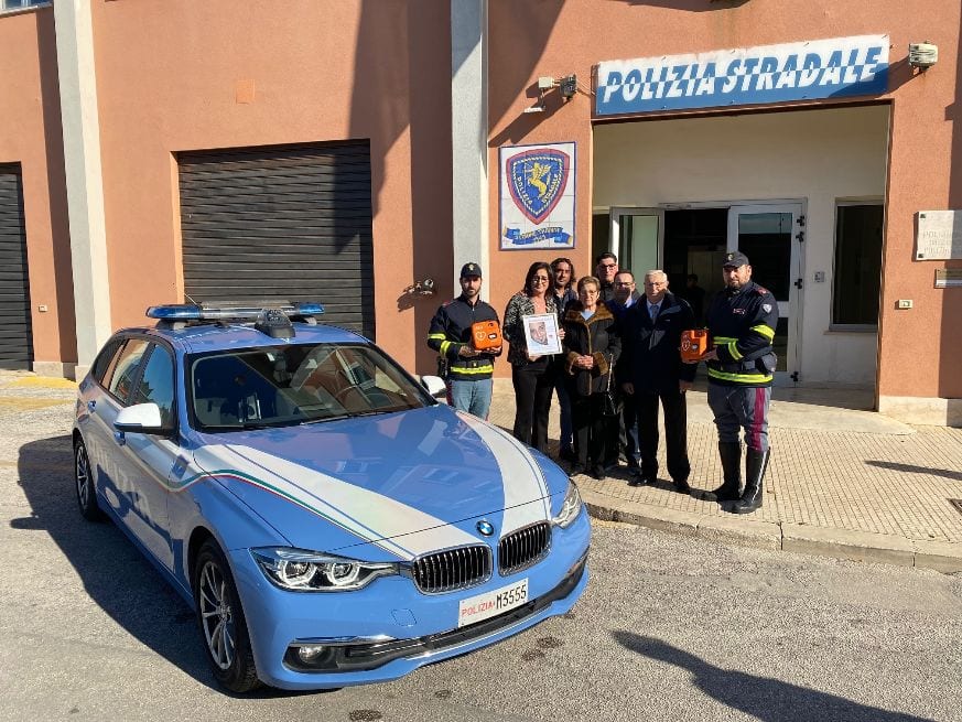 Due defibrillatori alla Polizia Stradale di Trapani, gesto solidale della famiglia Agosta