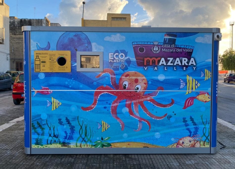 Raccolta differenziata e riciclo bottiglie, "mangiaplastica" a Mazara del Vallo