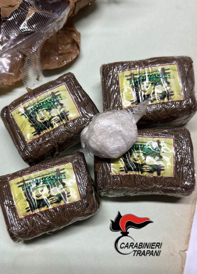 Hashish e cocaina a Pantelleria, arrestato 21enne