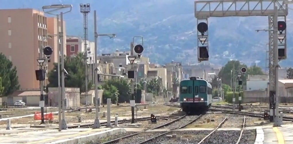 Collegamenti ferroviari in Sicilia. Scattano aumenti, protestano i pendolari