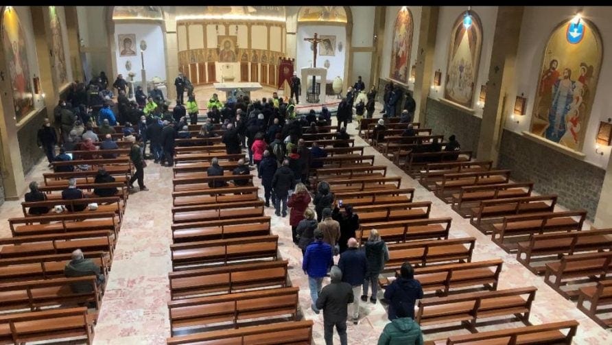 In centinaia danno l'ultimo saluto a Biagio Conte, lunedì 16 in corteo verso la cattedrale