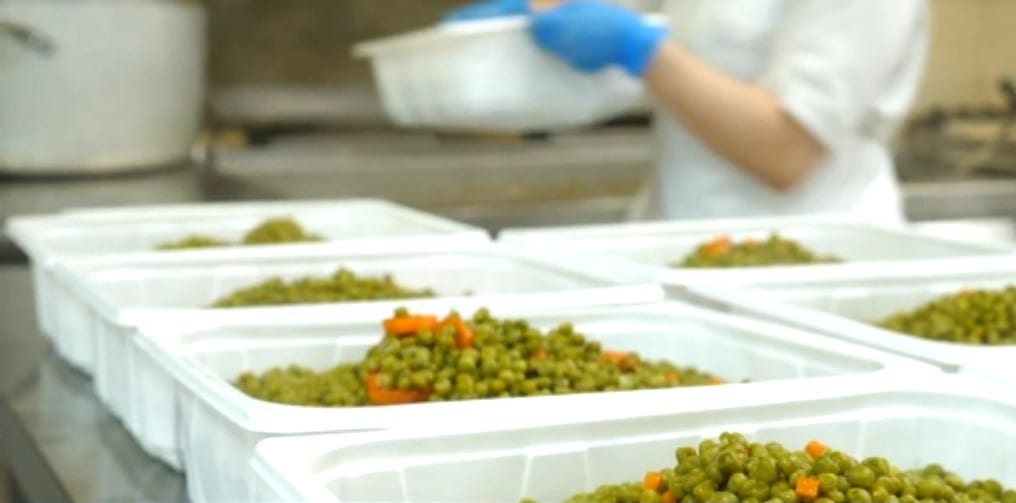 Mensa scolastica ad Alcamo, tutto in tre cucine? Si ripensa anche al centro-cottura
