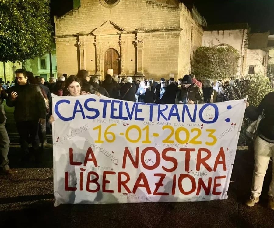 Applausi e inno a Castelvetrano per l'arresto di Messina Denaro. Domani, manifestazione