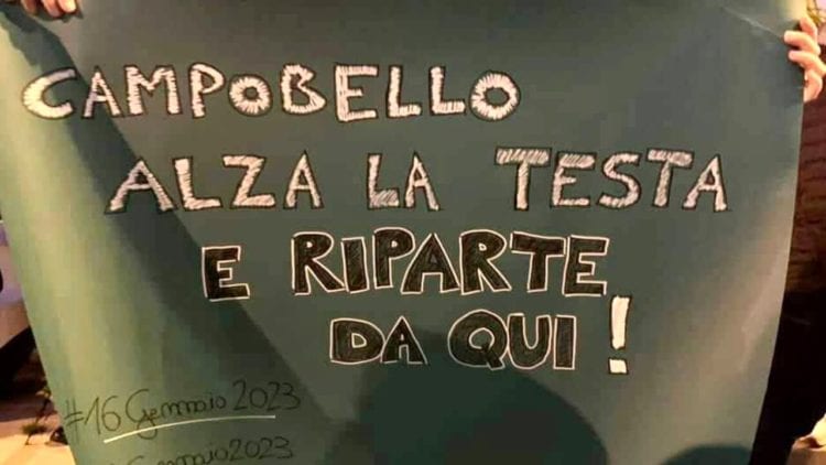 Corteo antimafia partecipato ieri a Campobello di Mazara. In tantissimi hanno invaso le vie del paese