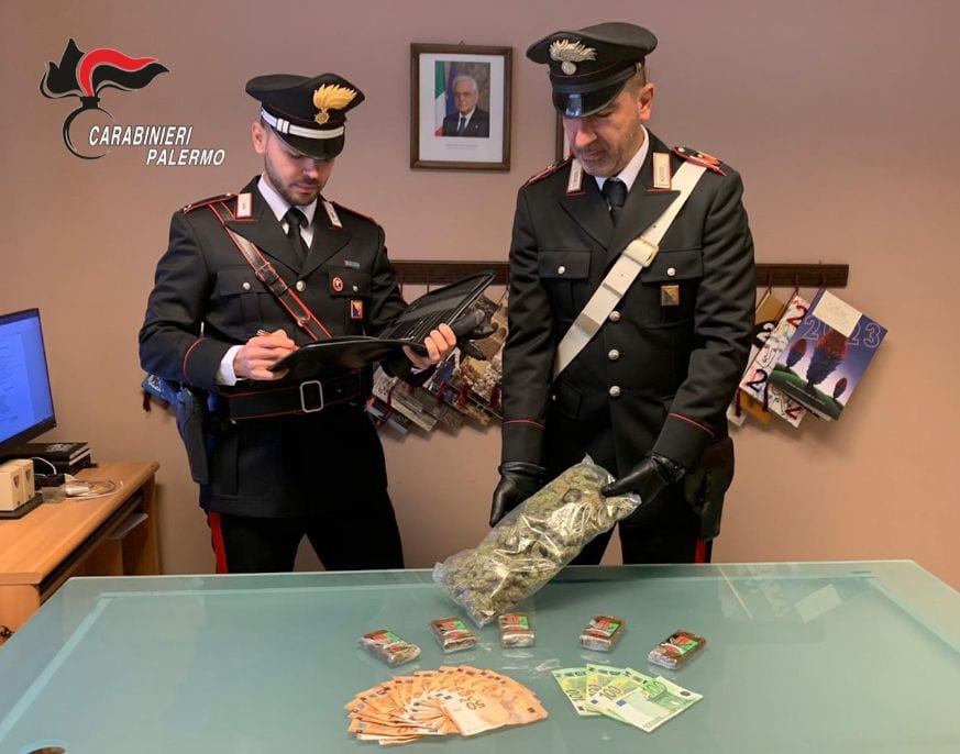 Nascondevano droga e soldi sui sedili della vettura, arrestati due pensionati a Carini