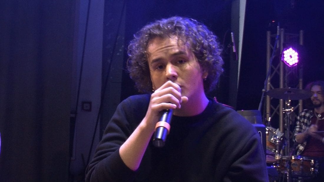 "I ragazzi sono in giro", studenti che diventano cantanti sul palco del teatro 'Cielo D'Alcamo'