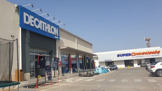 Furto al Decathlon di Trapani, rubate scarpe e bicicletta da 2000 euro. Indagini in corso