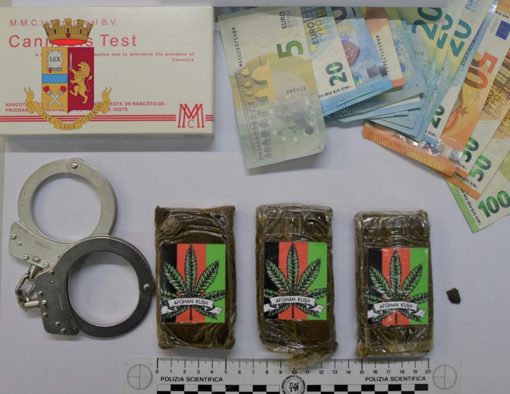 Inseguito mentre trasportava droga e denaro in auto, arrestato spacciatore di Castellammare