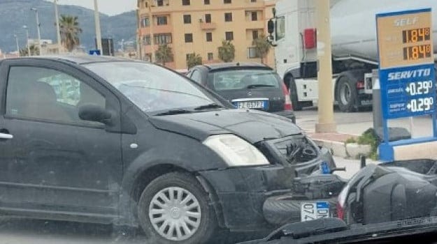 Incidente stradale a Trapani, auto si scontra con scooter. Ferito conducente del motociclo