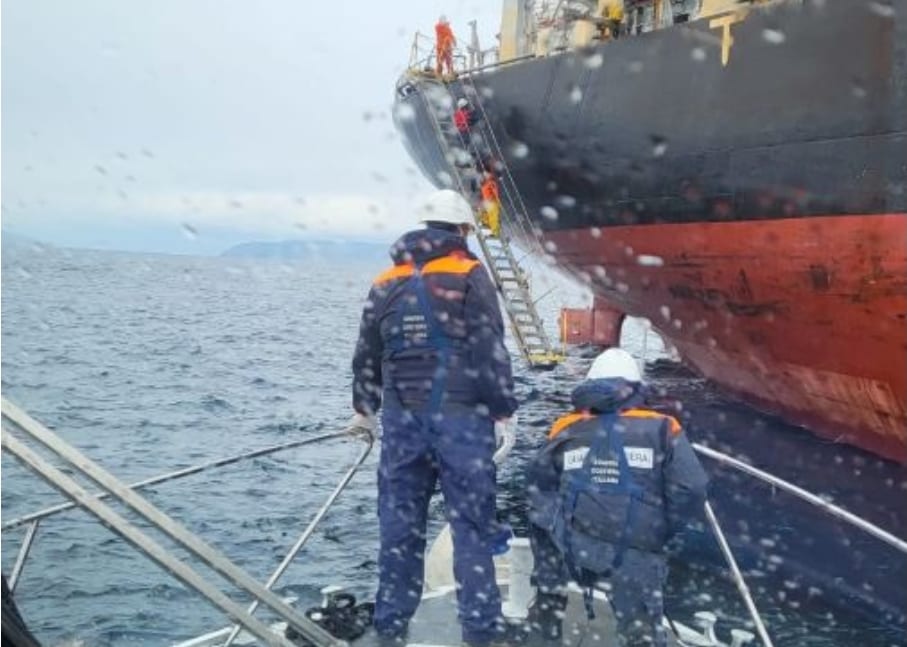 Malore in mare, Capitaneria di Porto di Trapani soccorre marittimo filippino