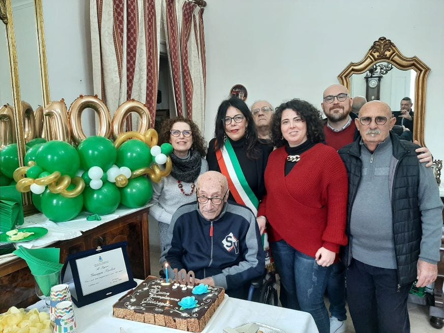 Marsala festeggia i 100 anni di Giuseppe Nicolosi, titolare di una storia gioielleria