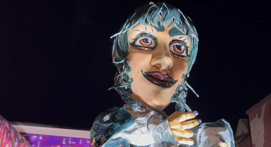 Carnevale 2023, sfilate di carri in diversi centri. Successo ad Alcamo per balli in piazza