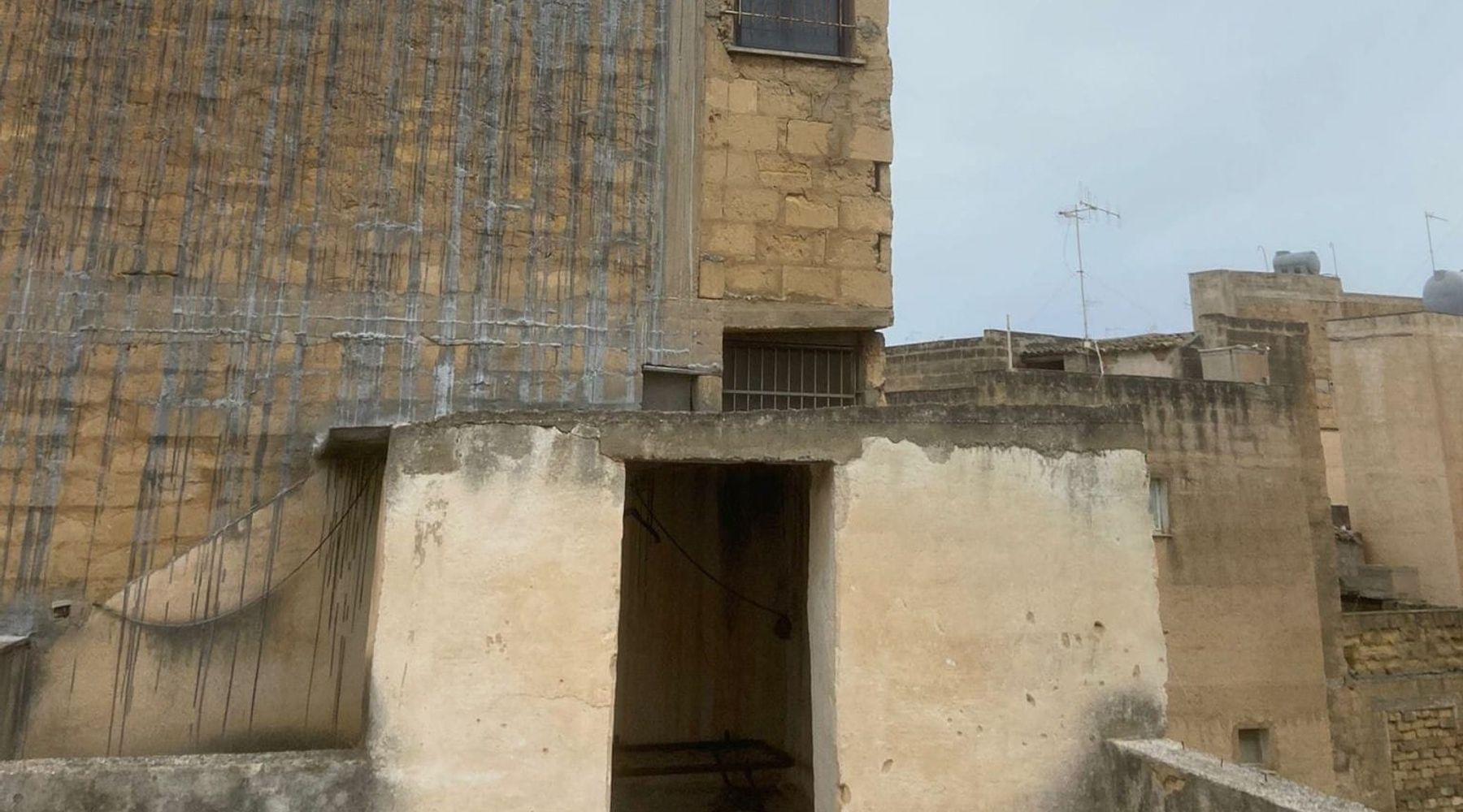 Crollo costone roccioso a Mazara del Vallo, evacuate tre famiglie